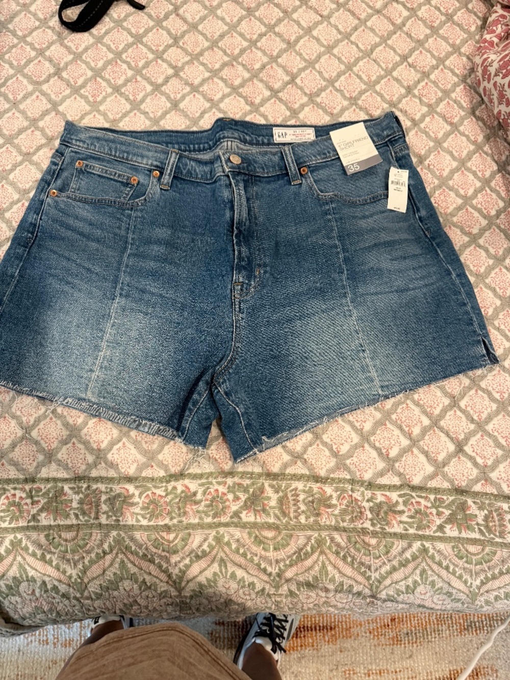 Gap 4 inch girlfriend shorts